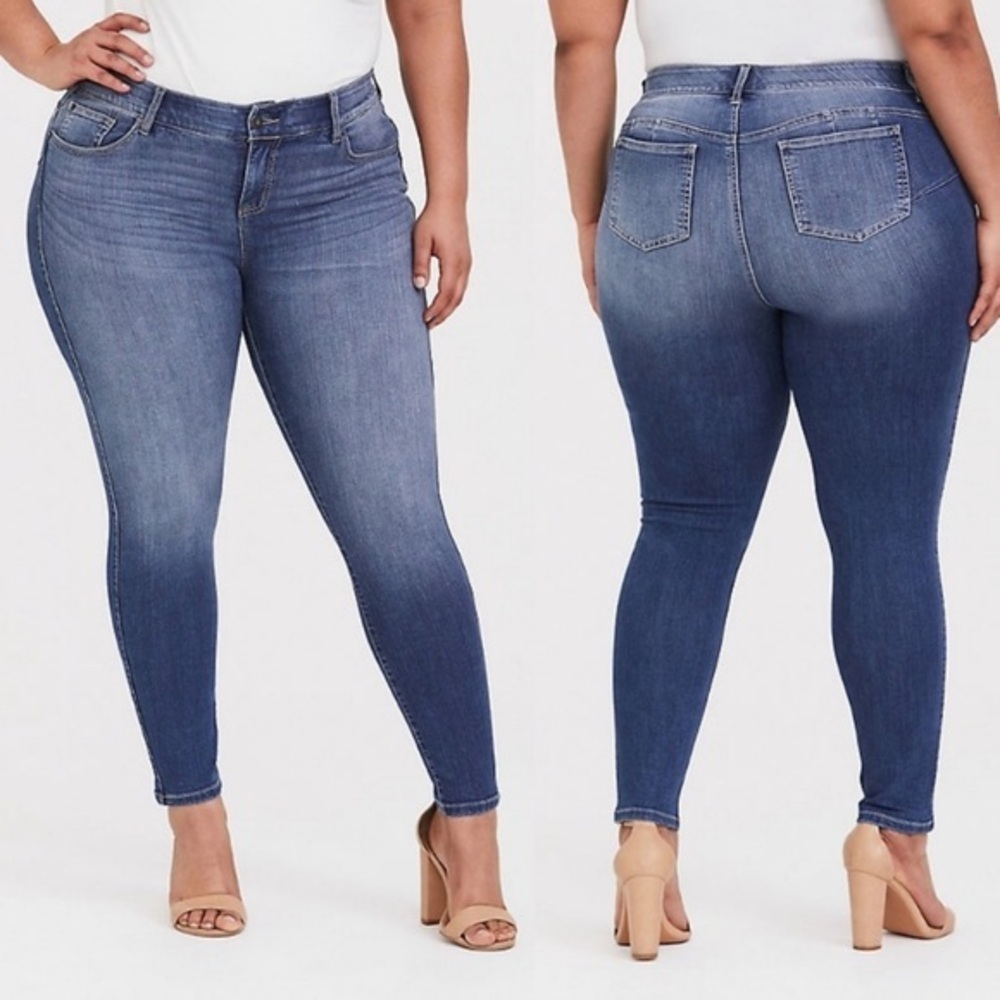 Torrid bombshell skinny medium wash stretched jeans. Size 18.